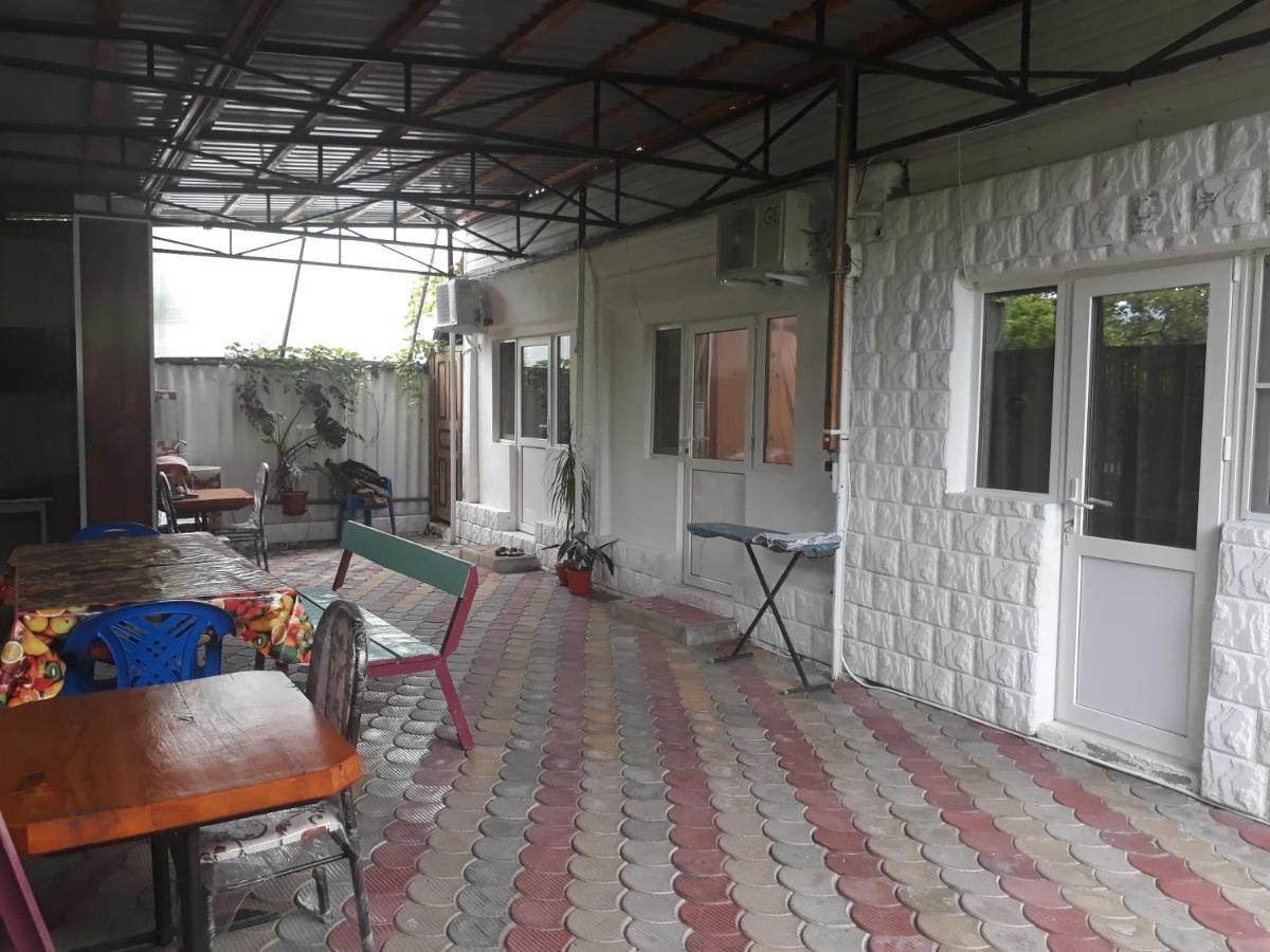 Гостевой Дом У Левы Hotel Gagra Eksteriør billede