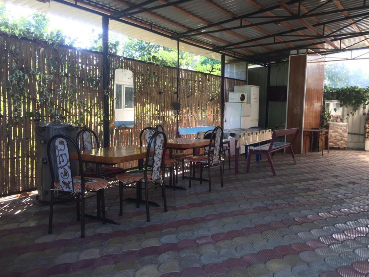 Гостевой Дом У Левы Hotel Gagra Eksteriør billede