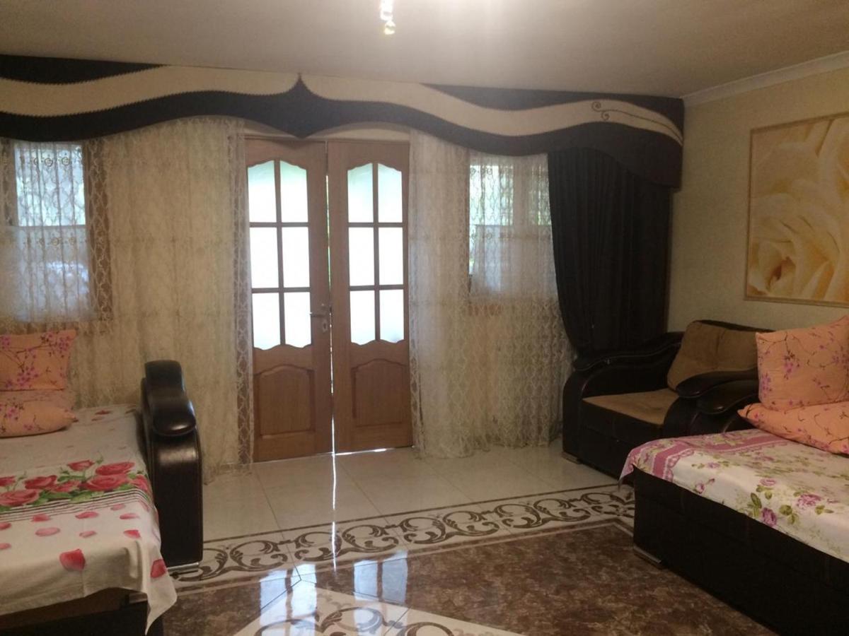 Гостевой Дом У Левы Hotel Gagra Eksteriør billede