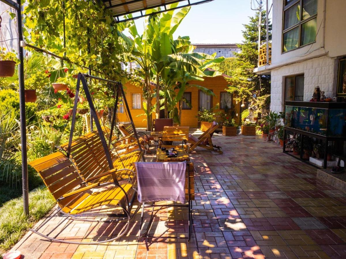 Гостевой Дом У Левы Hotel Gagra Eksteriør billede