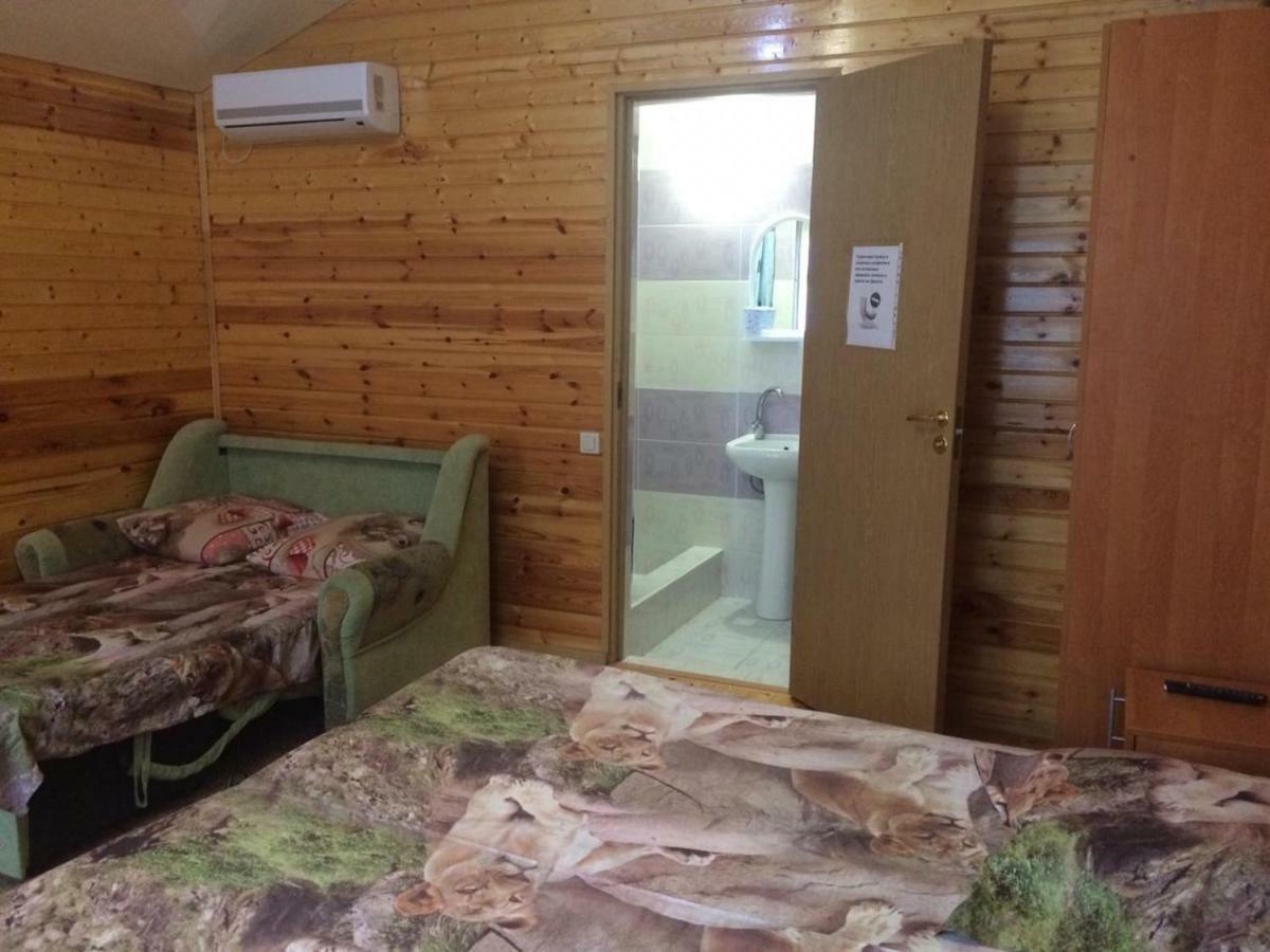 Гостевой Дом У Левы Hotel Gagra Eksteriør billede