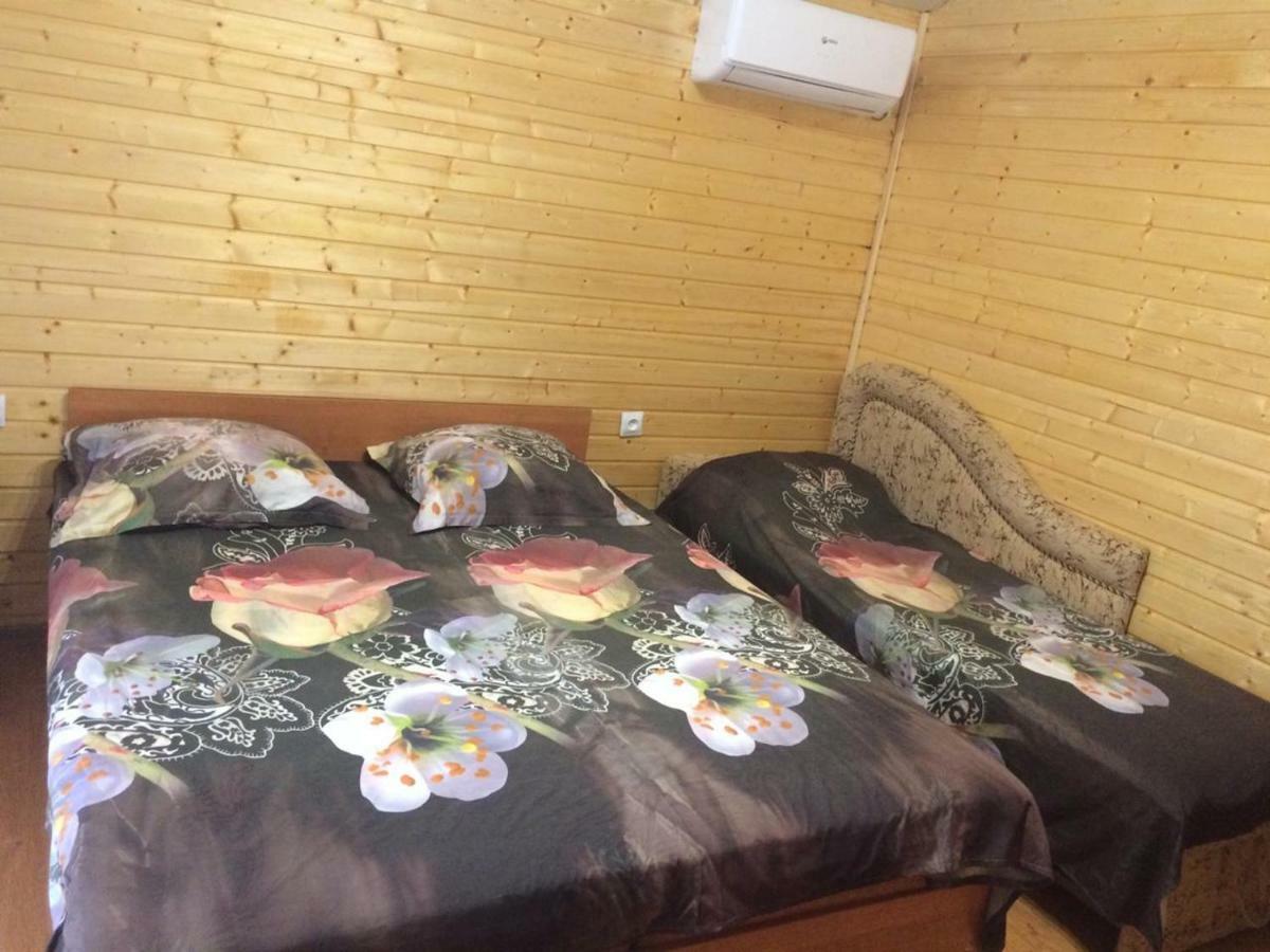 Гостевой Дом У Левы Hotel Gagra Eksteriør billede