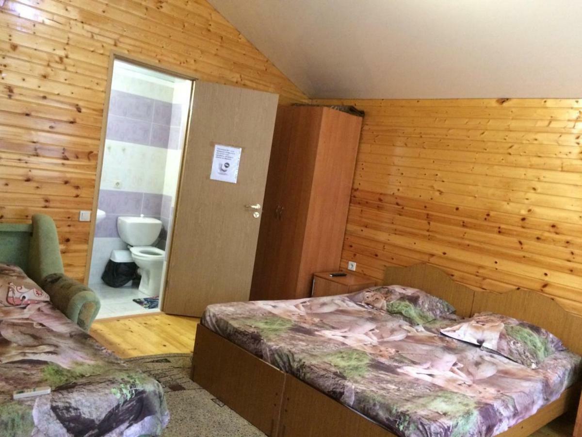 Гостевой Дом У Левы Hotel Gagra Eksteriør billede
