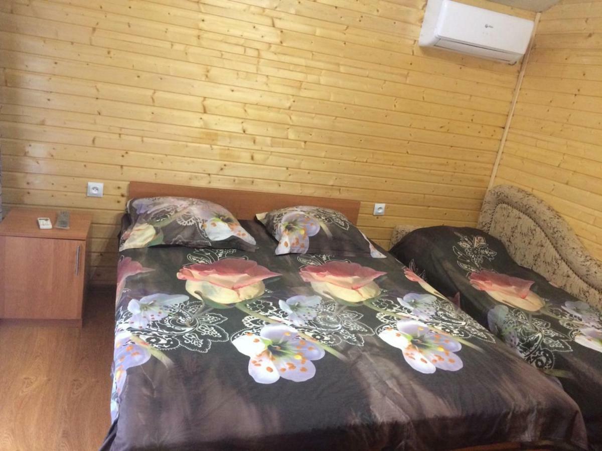 Гостевой Дом У Левы Hotel Gagra Eksteriør billede