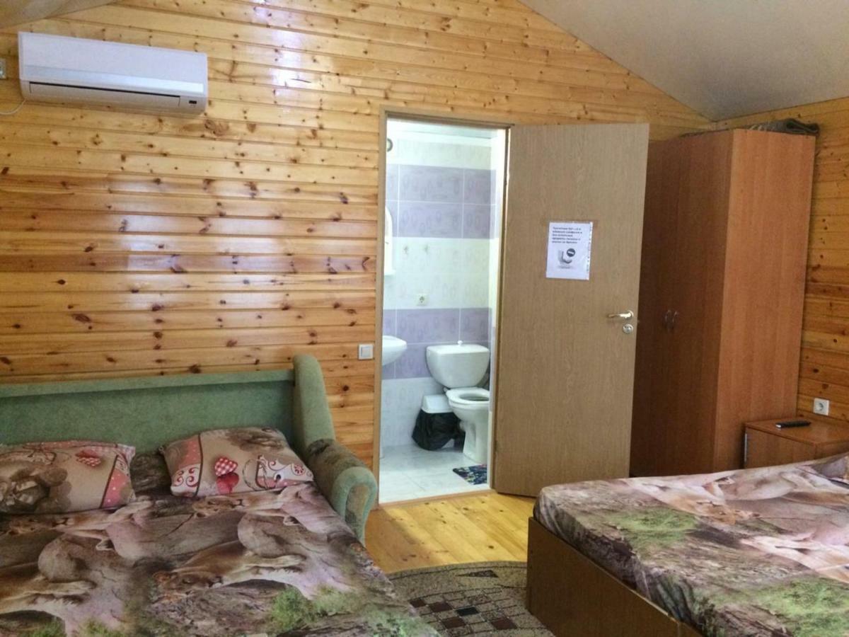 Гостевой Дом У Левы Hotel Gagra Eksteriør billede