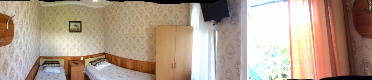 Гостевой Дом У Левы Hotel Gagra Eksteriør billede