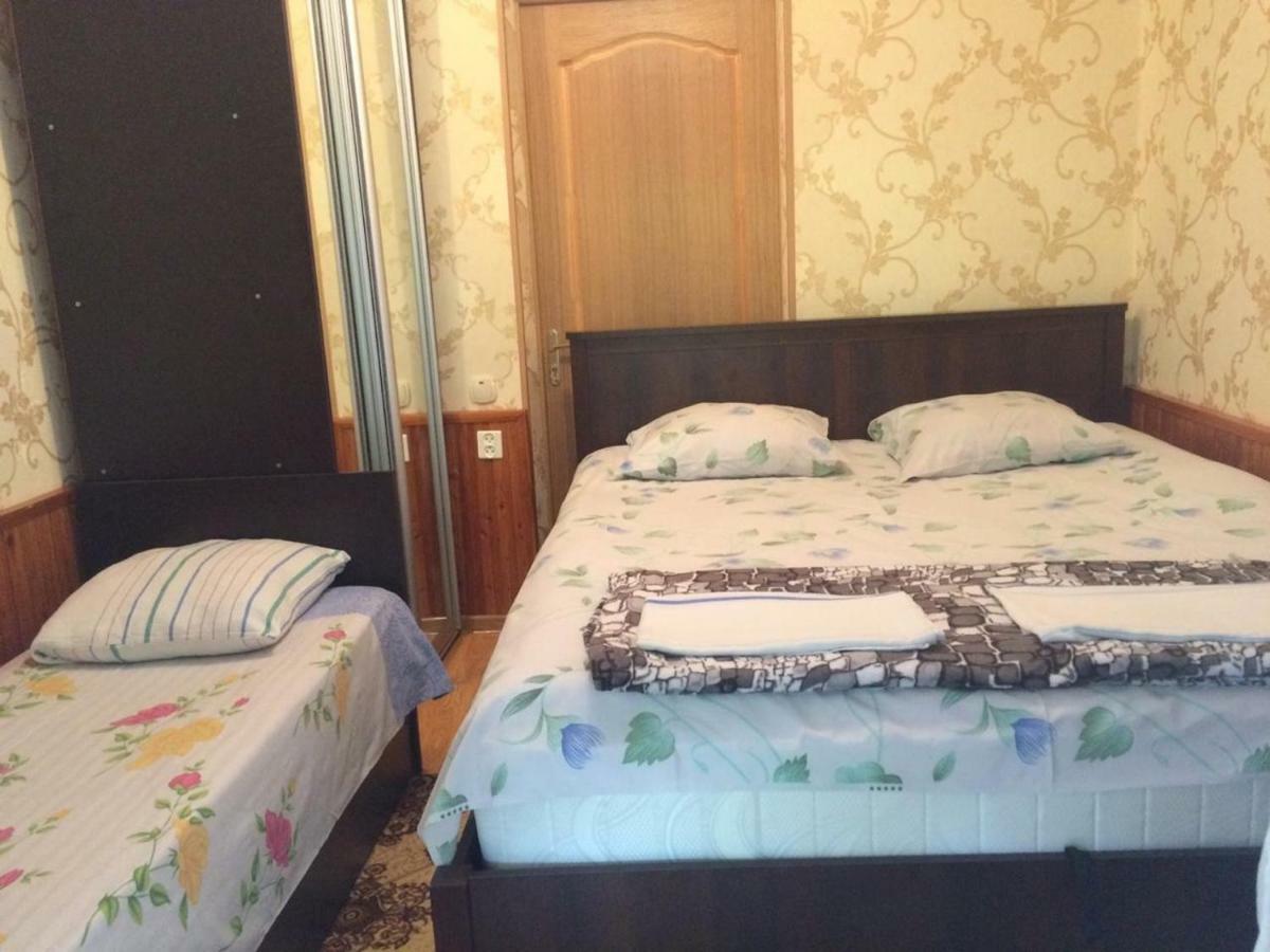 Гостевой Дом У Левы Hotel Gagra Eksteriør billede